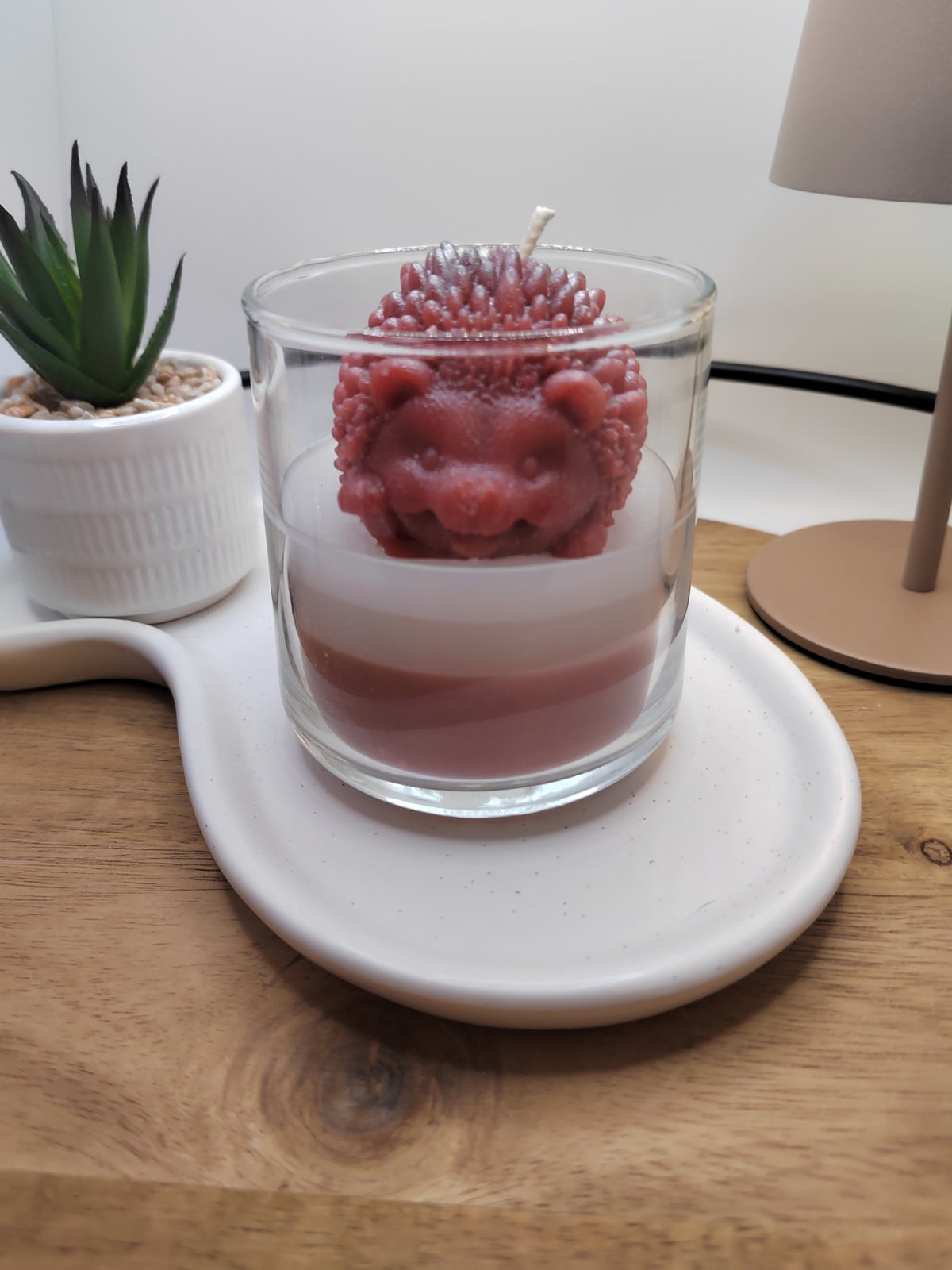 Frühlings-Igel-Duftkerze im Glas mit dekorativem Igelmotiv