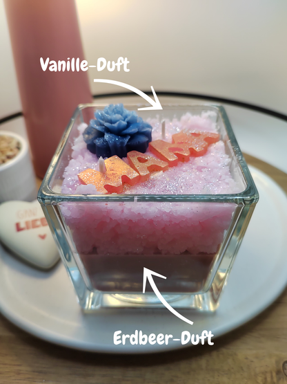 Mama-Duftkerze im Glas mit Erdbeer-Vanille-Duft und dekorativem Mama-Schriftzug
