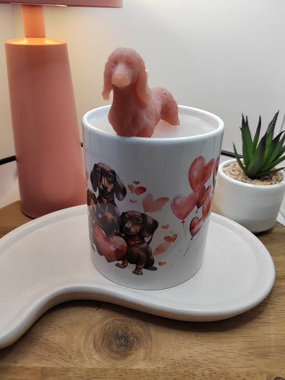 Dackel-Tasse mit Kerze und roter Herzmotiv als Geschenkidee für Hundefreunde