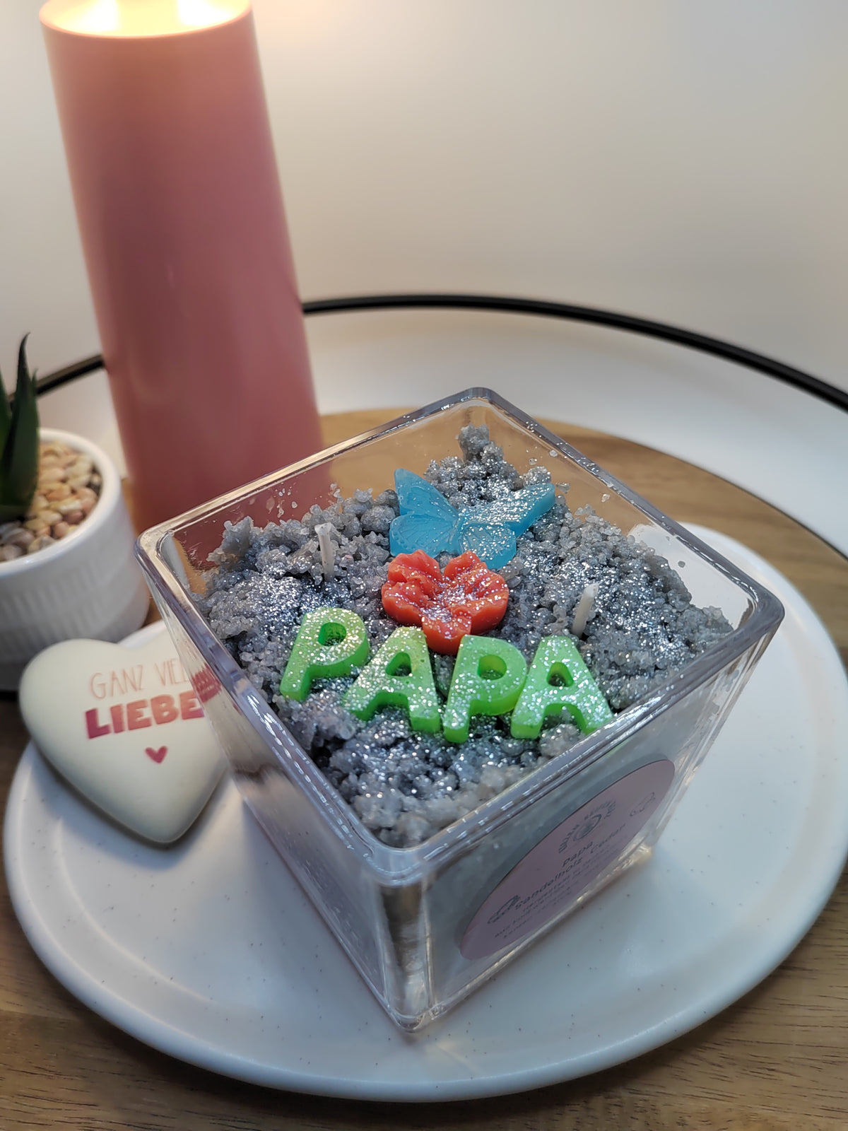 Papa-Duftkerze im Glas mit Sandelholz-Cedar-Duft, Schriftzug, Blume und Schmetterling