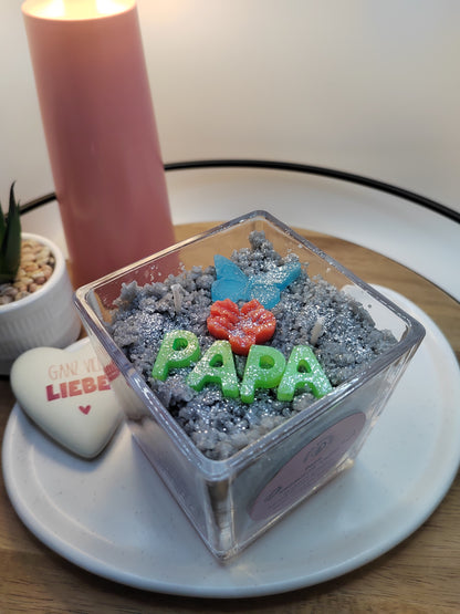 Papa-Duftkerze im Glas mit Sandelholz-Cedar-Duft, Schriftzug, Blume und Schmetterling