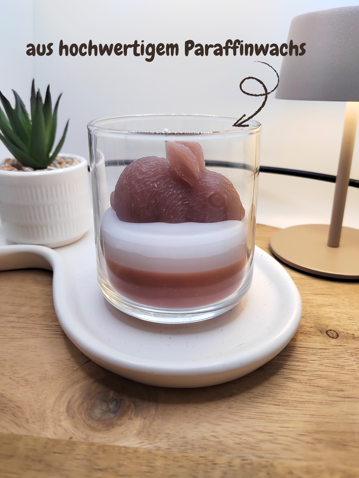 Handgegossene Frühlings-Hase-Duftkerze im Glas aus Paraffinwachs