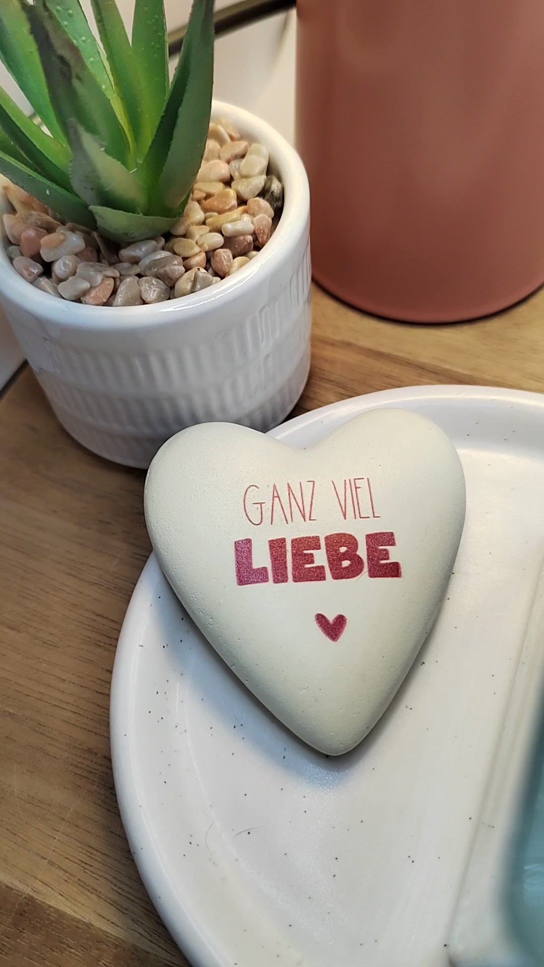 Handgegossene Mama-Duftkerze mit handgefertigter Rose im quadratischen Glas